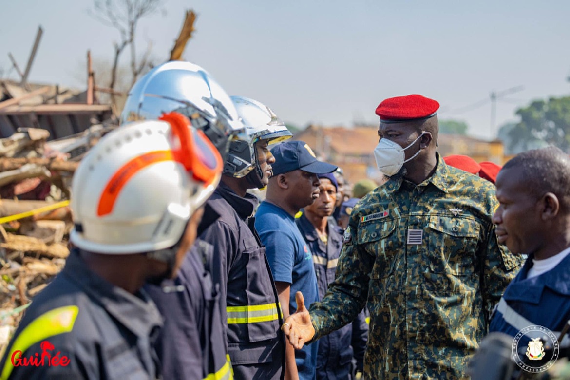 Incendie de Kaloum le président Doumbouya sur le site du drame