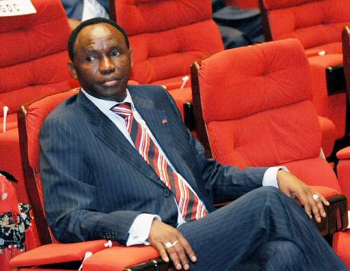 Ahmed Tidiane Souaré, ex-PM révèle: « quand je quittais la Primature, on disait que j’ai 40 voitures stockées dans une ferme »