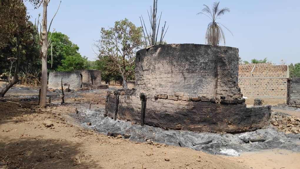 Tougué: un feu mystérieux brûle plusieurs maisons, des plantes, un enclos de mouton et une partie du cimetière, à Konah
