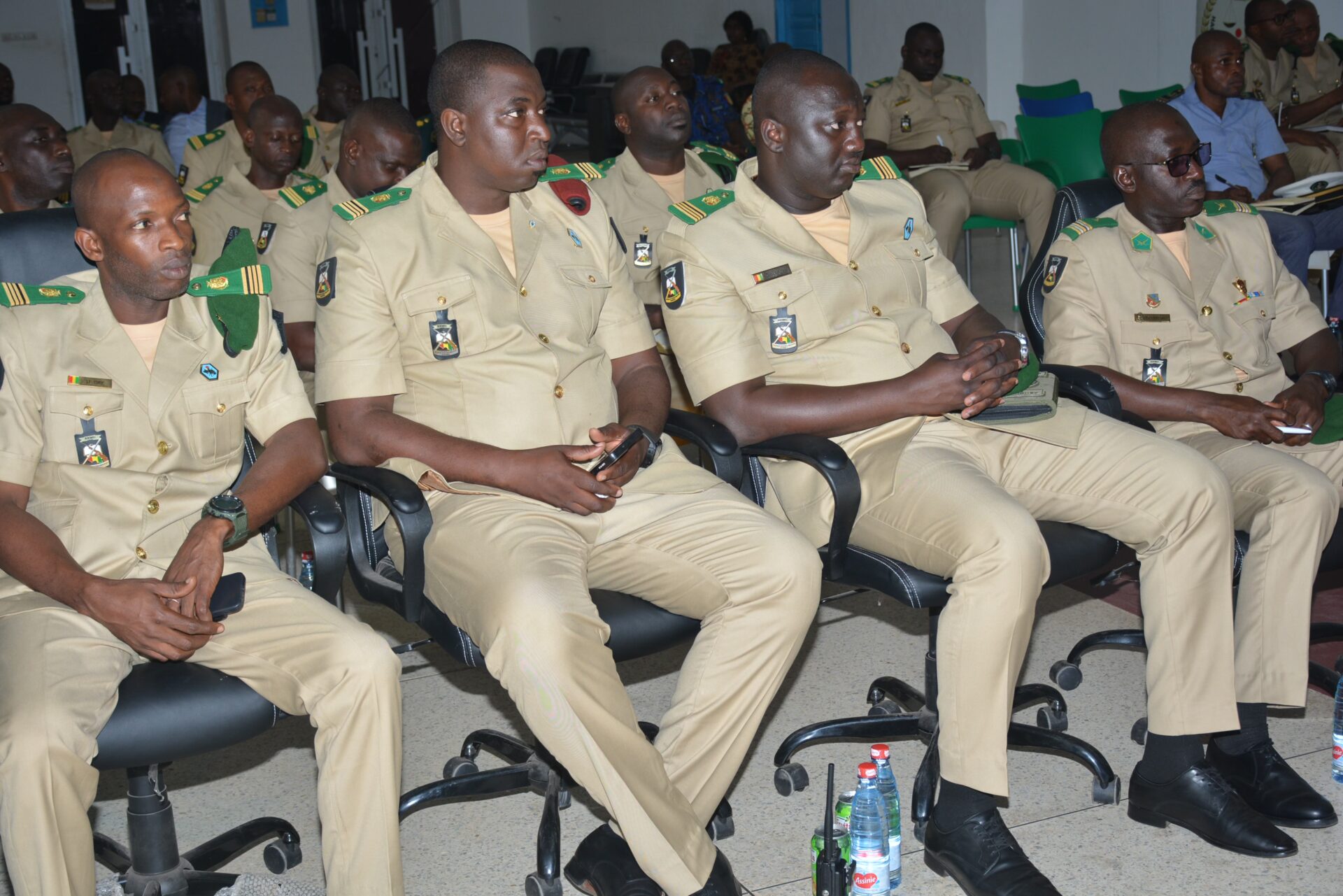 Des officiers stagiaires de l’Ecole d’Etat-major Guinée à la HAC pour une visite de découverte